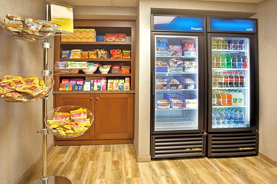 Newly Renovated - Hampton Inn & Suites El Paso-Airport
