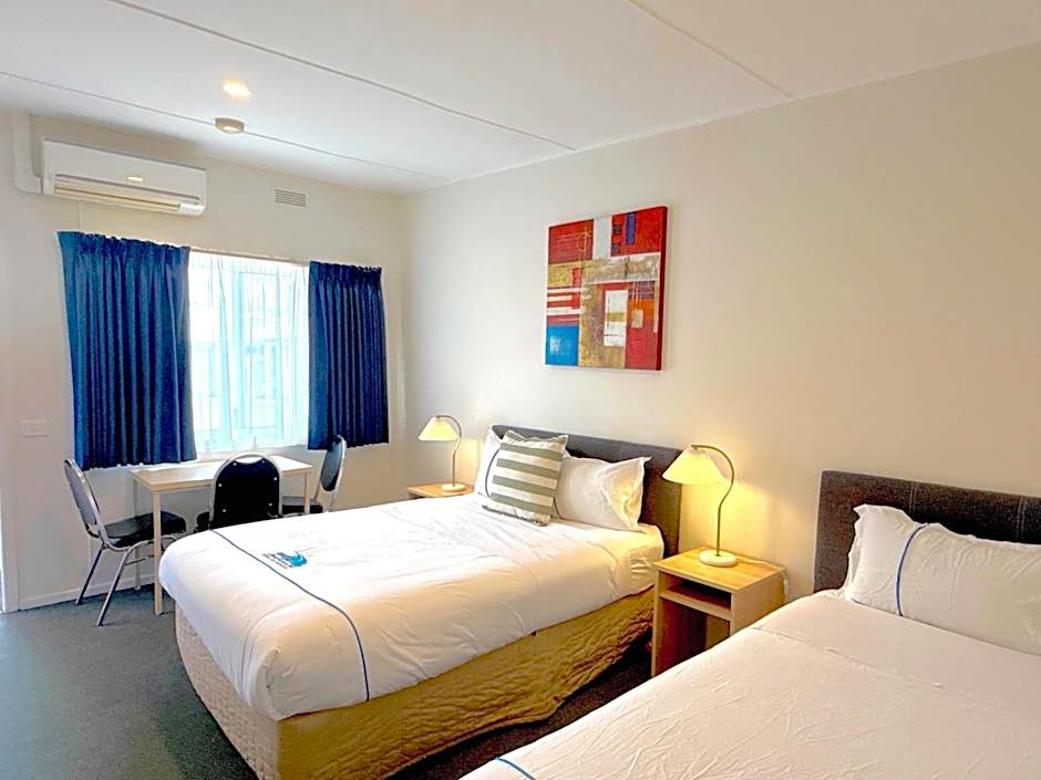 Beachcomber Motel & Apartments