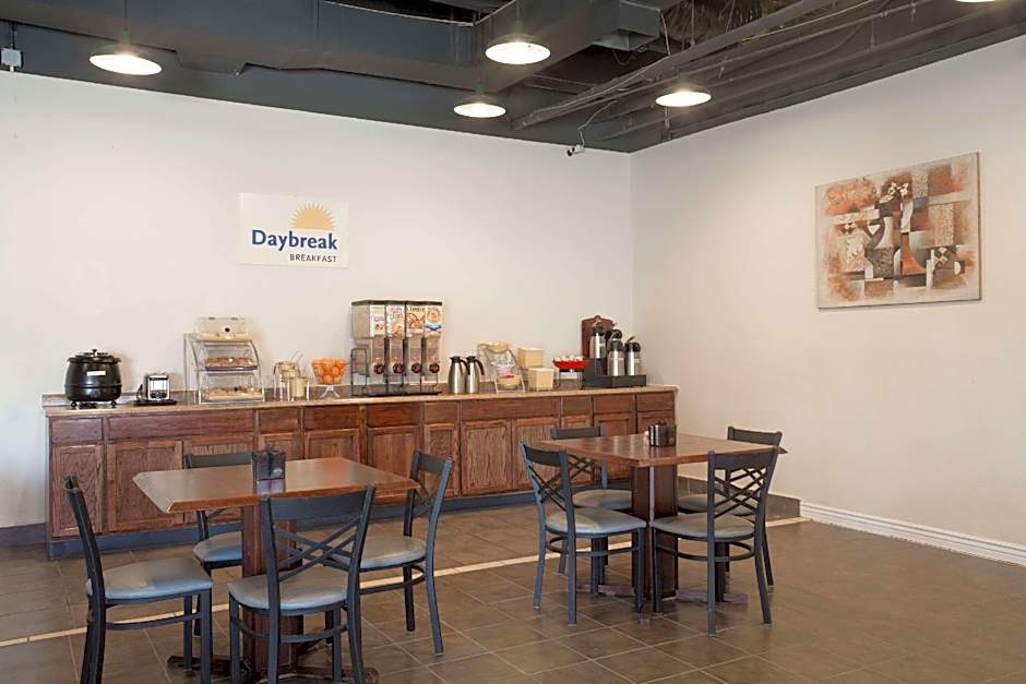 Days Hotel by Wyndham Peoria Glendale Area