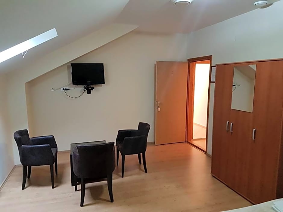 OSTROG Aparthotel KOLIBA-VLASTNIŠTVO MANASTIRA OSTROG