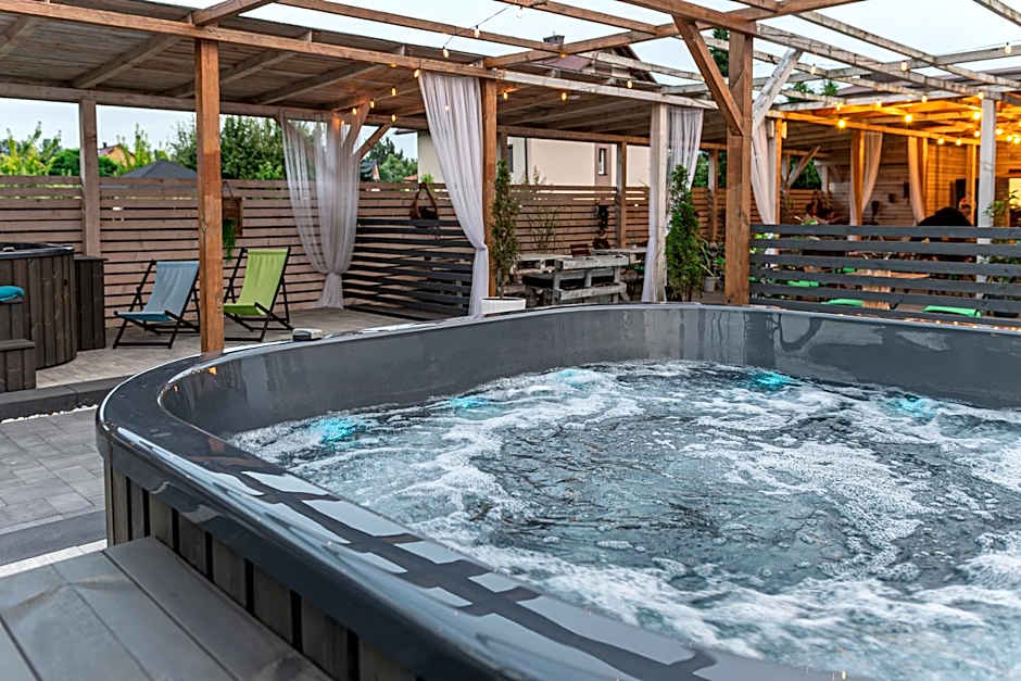 Old Tree Village & Restaurant