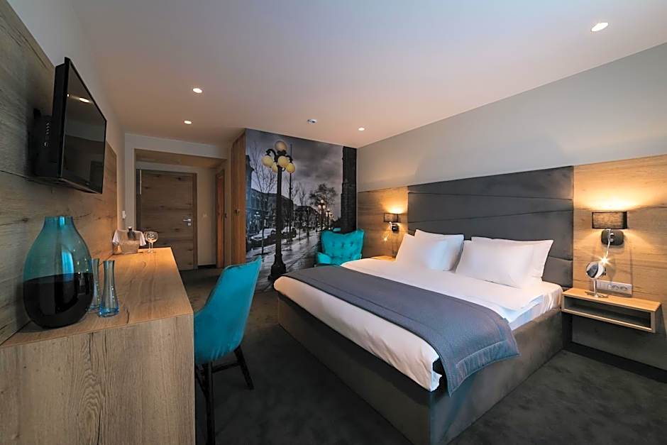 Photo 1 of 4 of Superior 1 King Bed