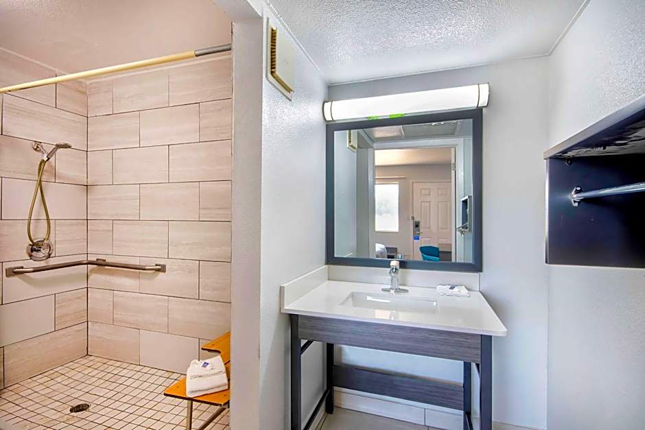 Motel 6-Russellville, AR