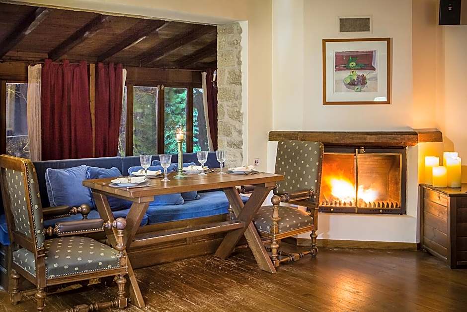 Country Club Hotel & Suites