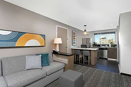 One-Bedroom King Suite with Kitchen