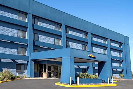 Days Inn by Wyndham Davenport