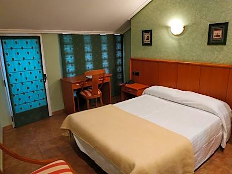 Standard Queen Room