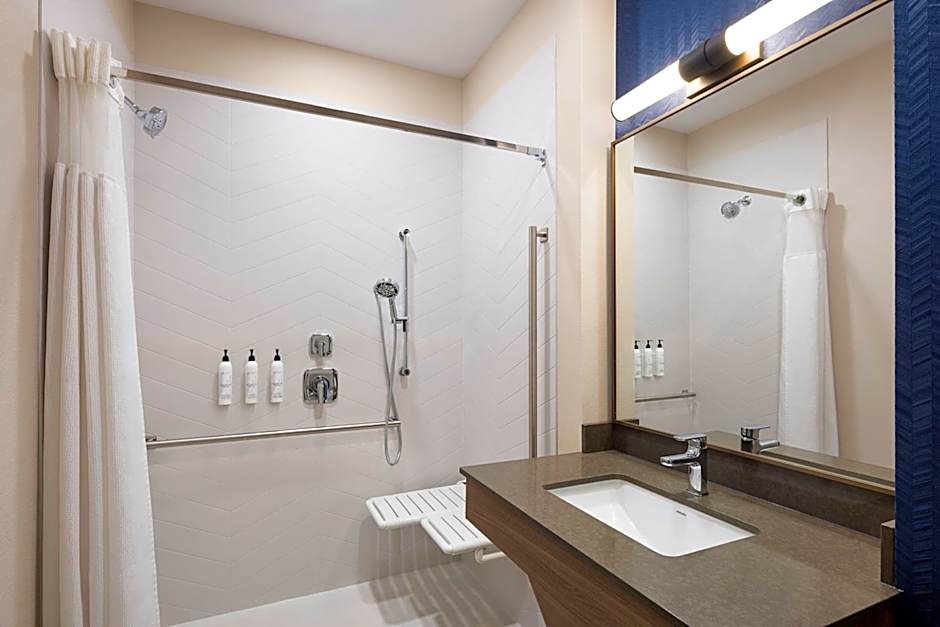 Fairfield by Marriott Inn & Suites West Kelowna