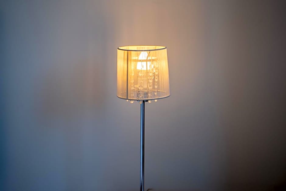 Prime location rooms in high street