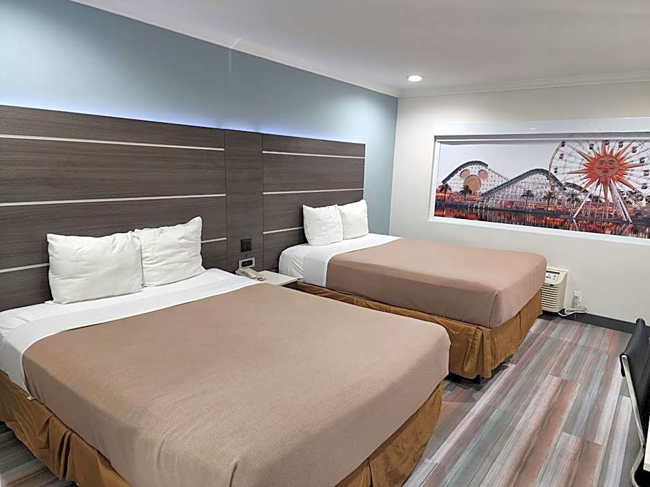 Travelodge by Wyndham Fullerton Near Anaheim