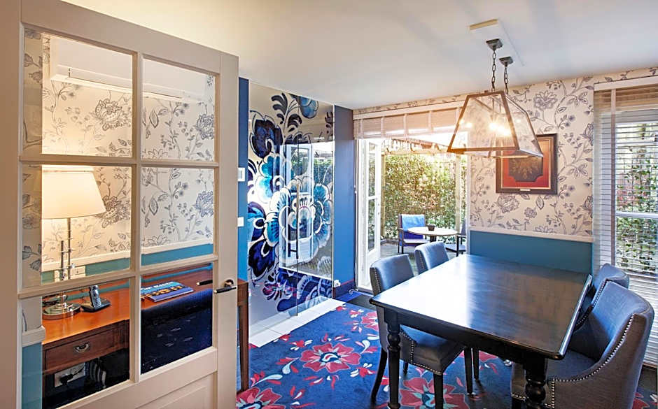 Carlton Ambassador Hotel