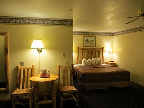 Two-Bedroom Suite - Non-Smoking (10 Adults)
