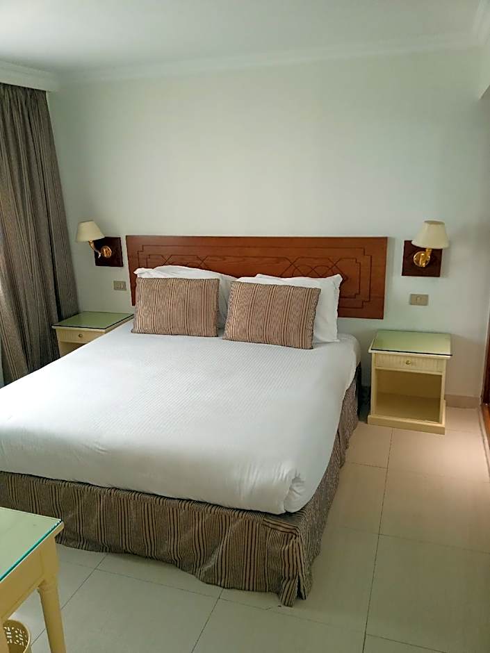 Cairo Pyramids Hotel