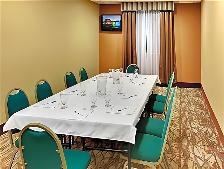 Holiday Inn Express Hotel & Suites Hamburg By IHG