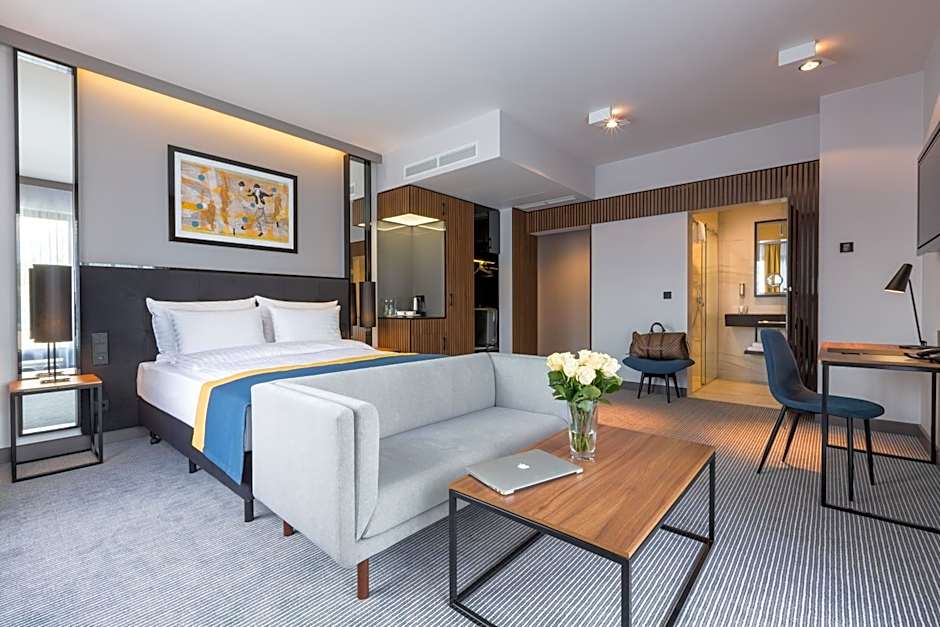 Grand Ascot Hotel
