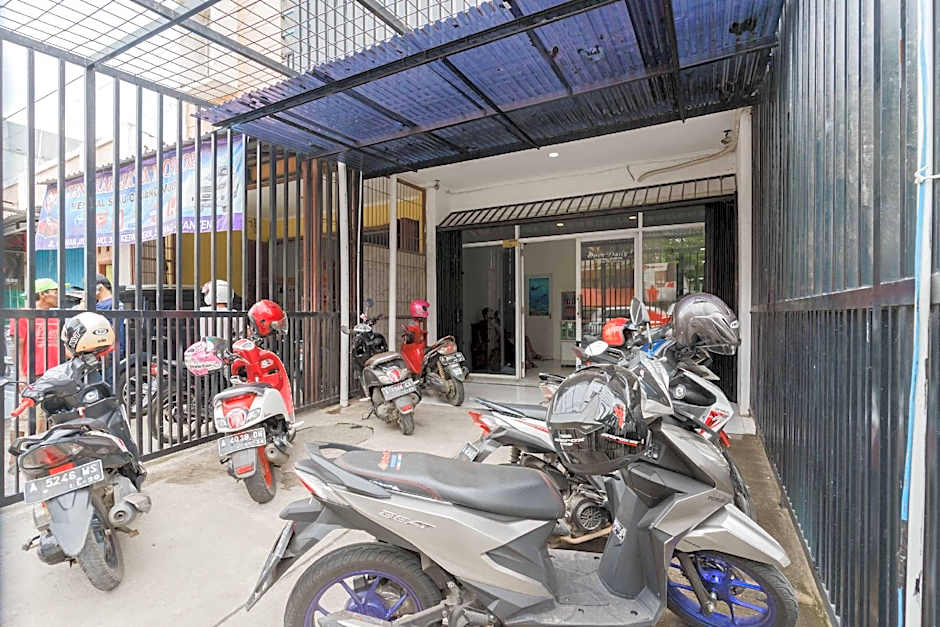 RedDoorz near Alun Alun Kota Serang