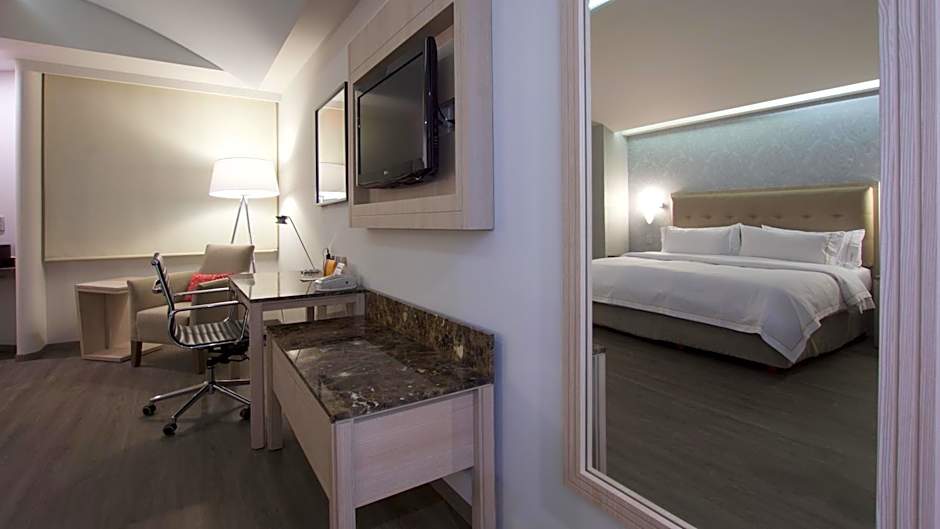 Holiday Inn Express Mexico - Toreo By IHG