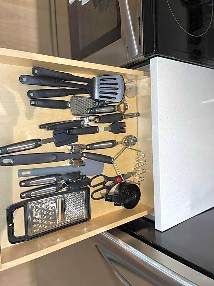 Full Kitchen-youtubetv-smart Locksking Bedtop Fl