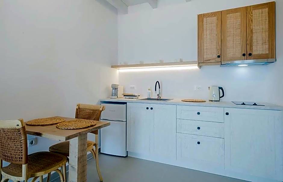 Eleni Sunset suites