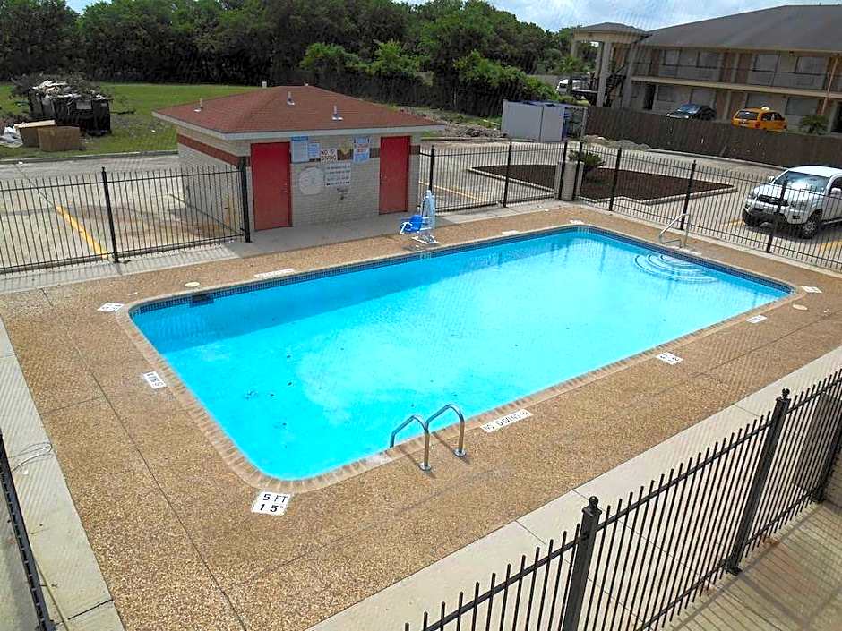 Motel 6-San Antonio, TX - South WW White Rd
