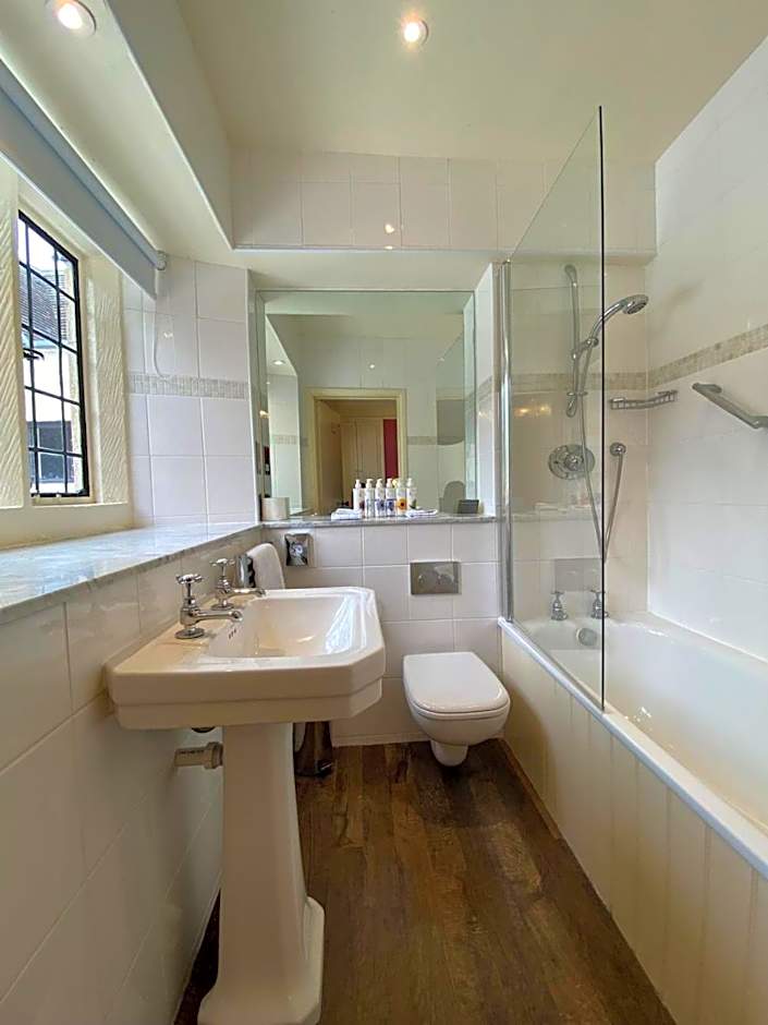 The Bear Of Rodborough Hotel