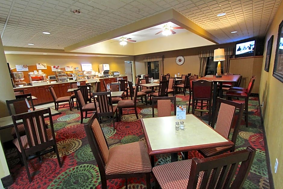 Baymont Inn & Suites by Wyndham Findlay