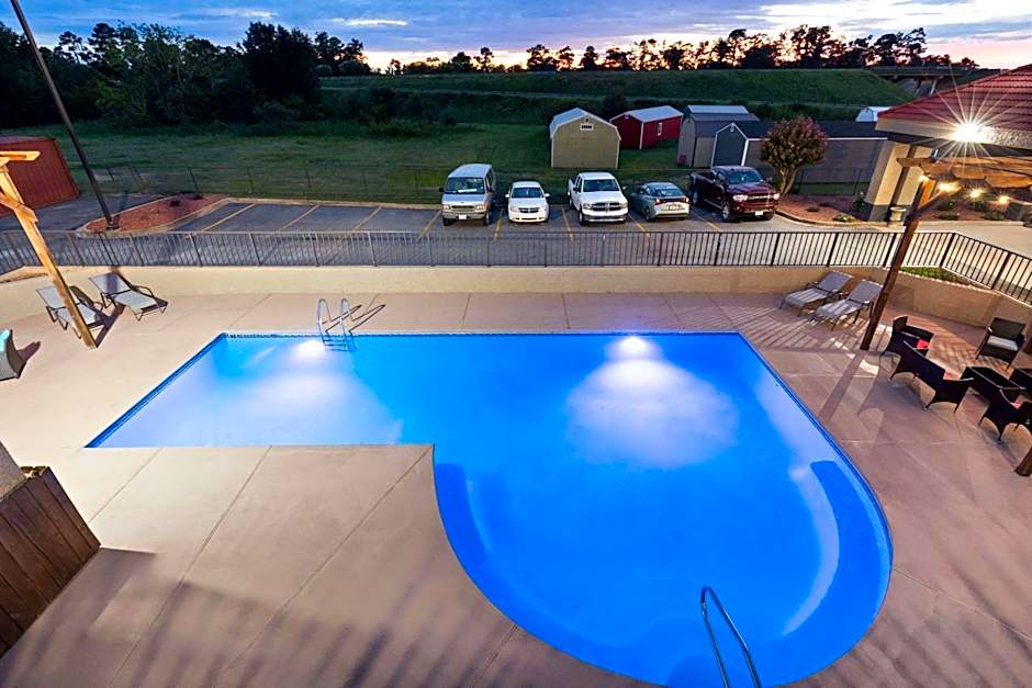 Ramada by Wyndham Bainbridge