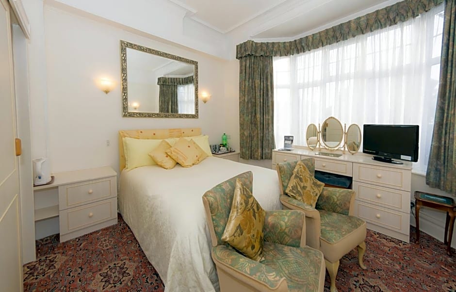 Shoreline Accommodation