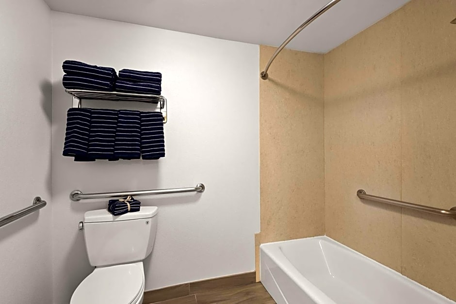 Best Western Plus Manhattan Beach Hotel