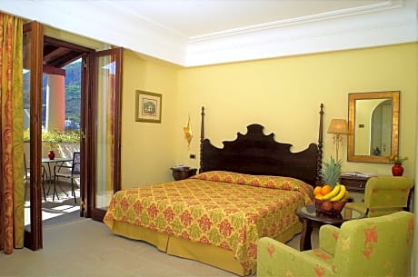 Deluxe Triple Room with Terrace