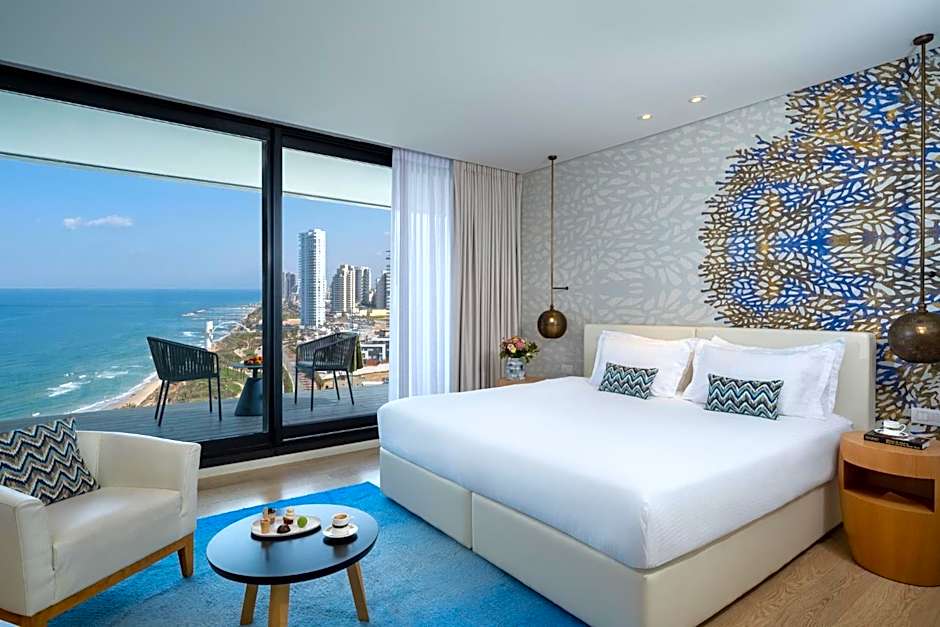 Photo 1 of 5 of Deluxe Premium, Sea View, Balcony