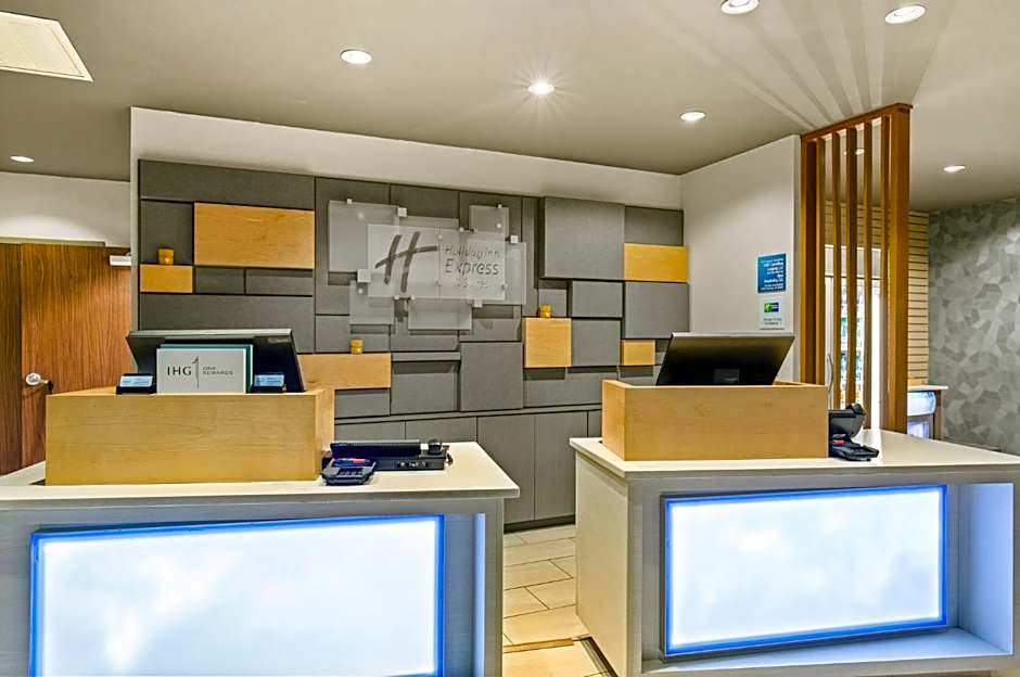 Holiday Inn Express & Suites - Carrollton West By IHG