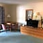 Econo Lodge Inn & Suites