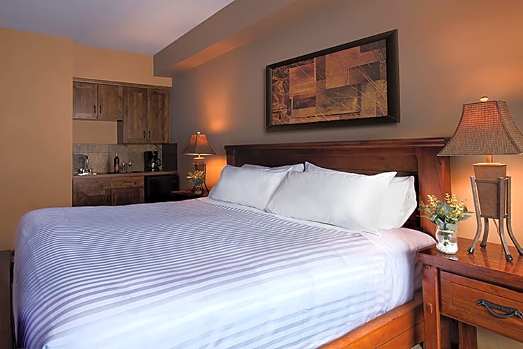 Glacier Mountaineer Lodge