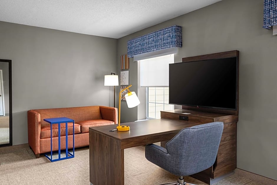 Hampton Inn By Hilton & Suites Williamsburg Square