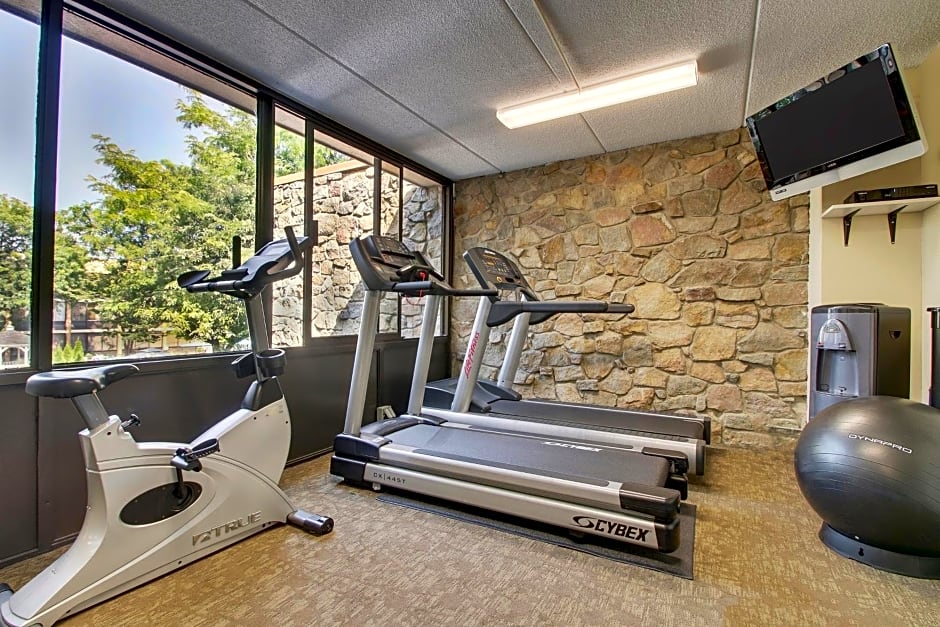 Holiday Inn Westbury-Long Island by IHG