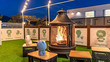 Gapyeong Dangdangi Pet Poolvilla Blue