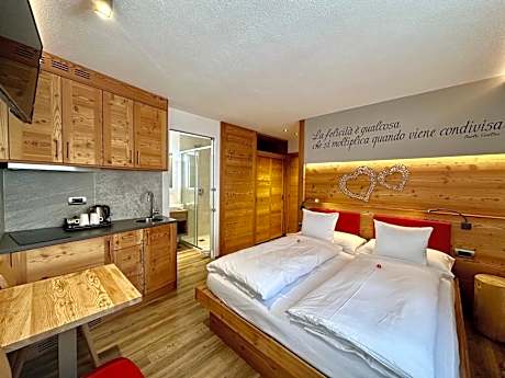 Deluxe Studio with Mountain View