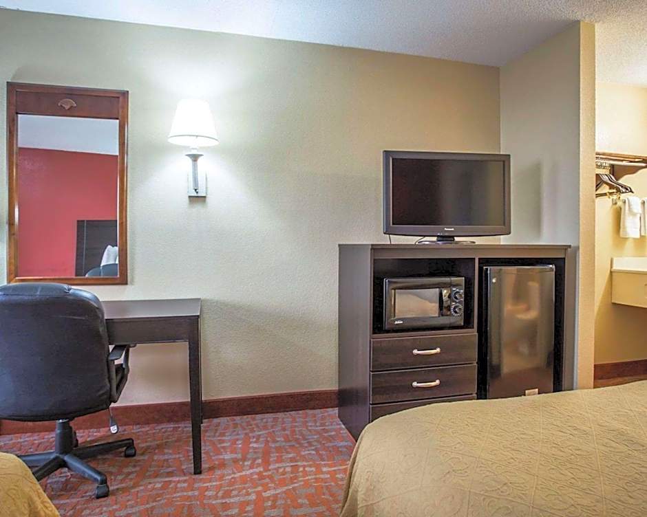 Quality Inn & Suites Monroe