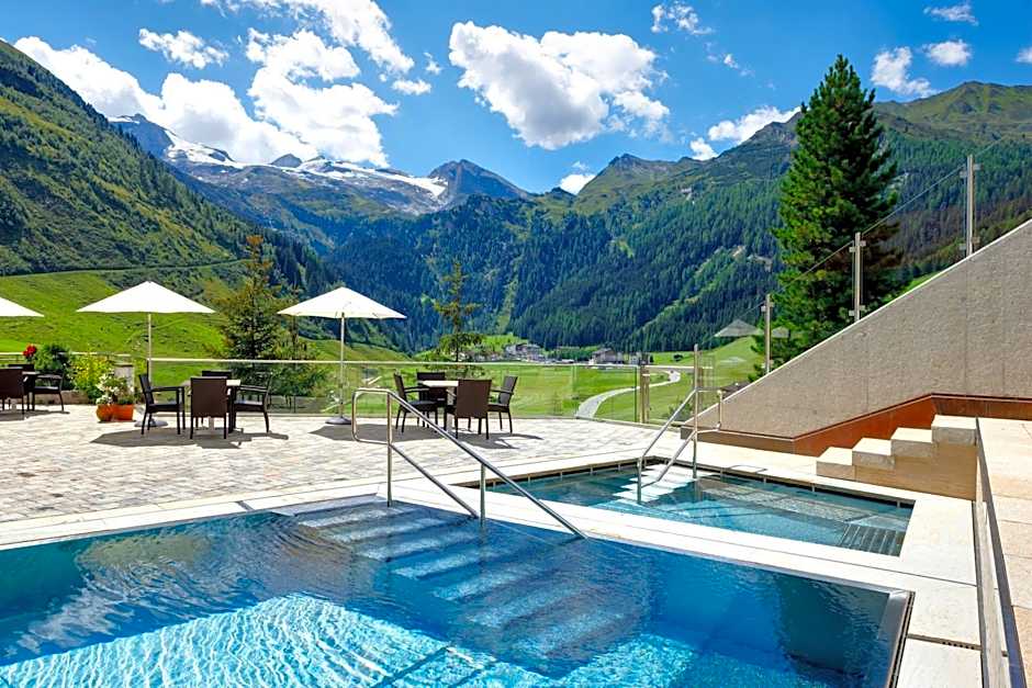 Hotel Berghof Crystal Spa & Sports