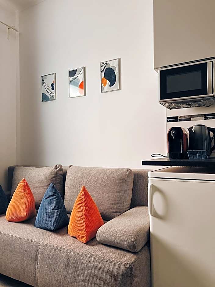 Neuwertiges Apartment mit schnellem WLAN, Glasfaser, Kostenlose Privatparkplatz auch für Transporter geeignet R11