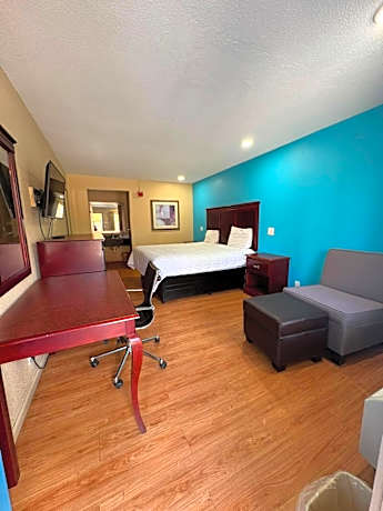 Deluxe King Bed Accessible Non-Smoking
