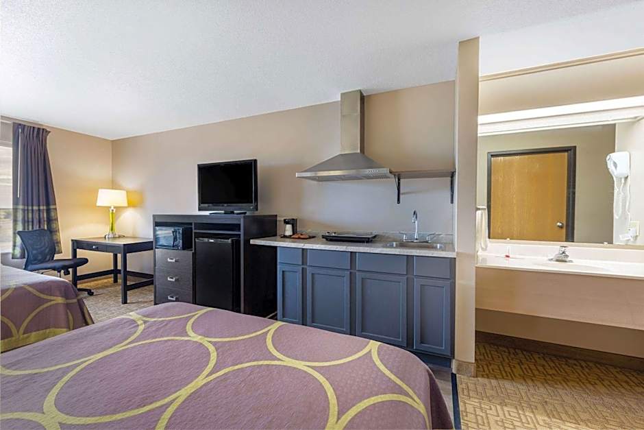 Super 8 by Wyndham Jackson MN