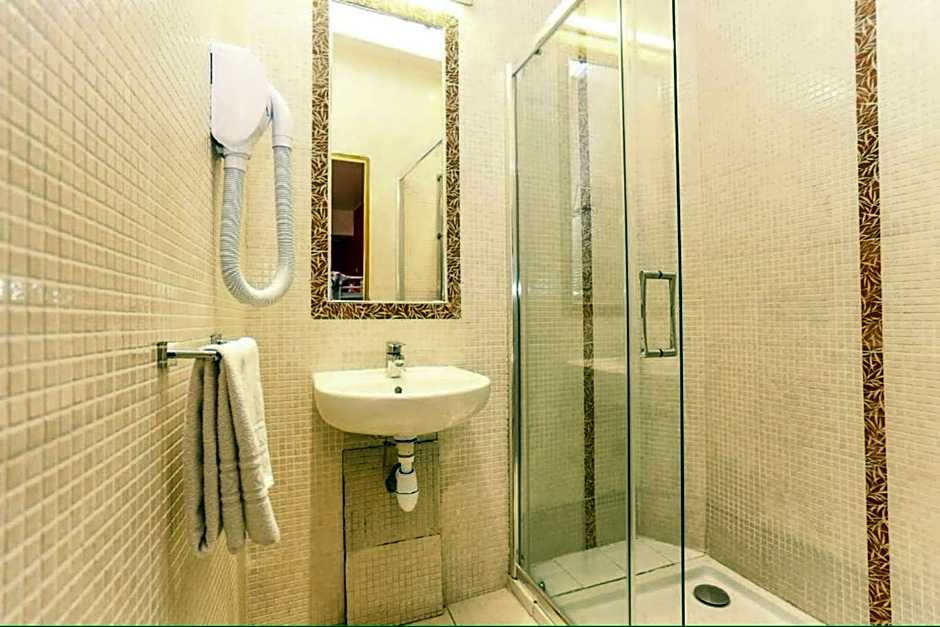 Le Village Montmartre by Hiphophostels