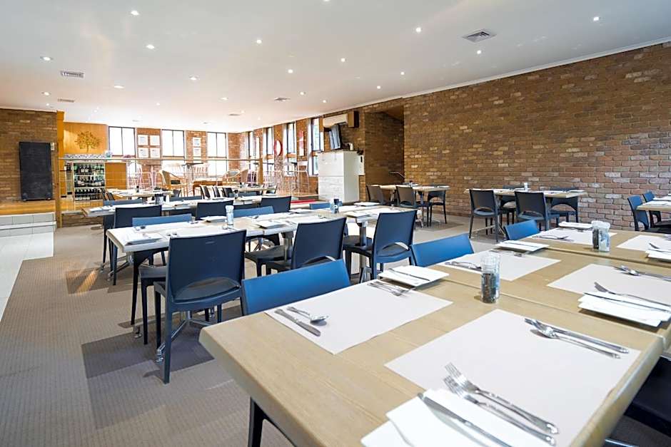 Farnham Court Motel and Restaurant