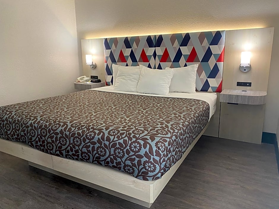 Days Inn & Suites by Wyndham Peachtree Corners Norcross