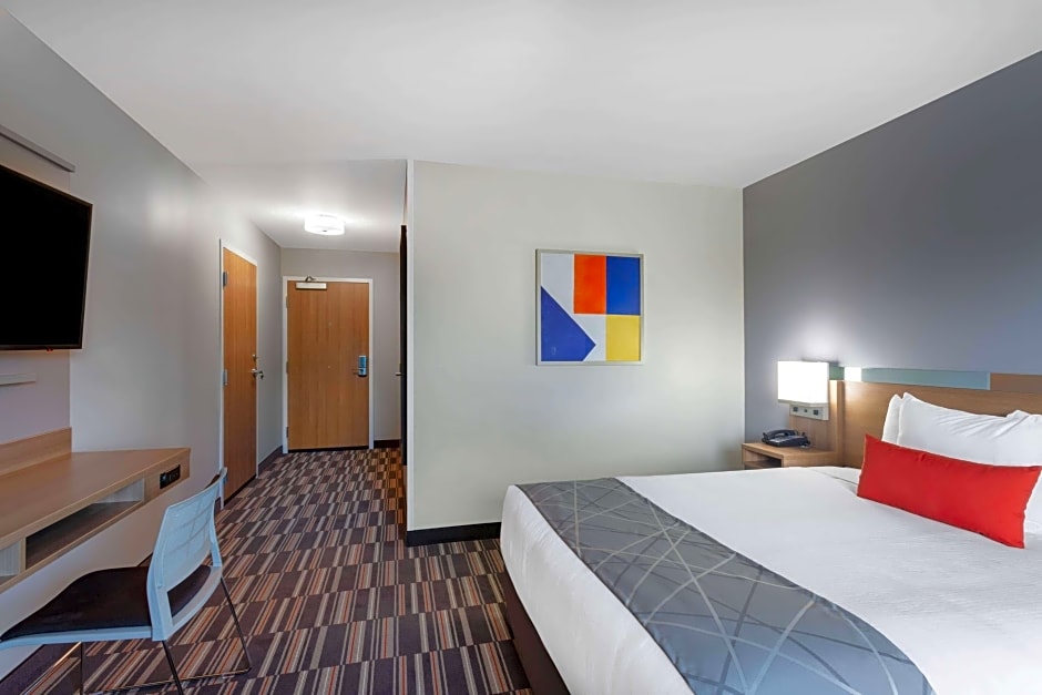Photo 1 of 2 of 2 Queen Beds, Mobility Accessible