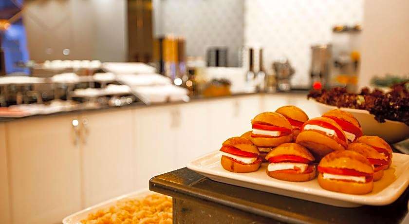 Real King Suite Hotel