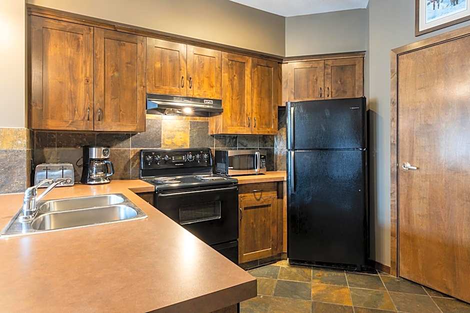 Glacier Mountaineer Lodge