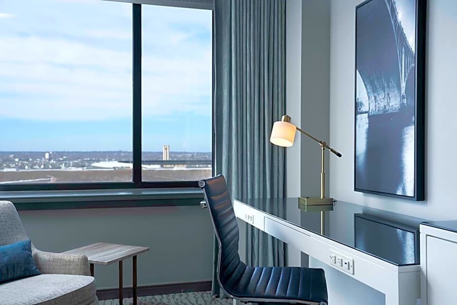 The Lofton Hotel Minneapolis, Tapestry Collection by Hilton